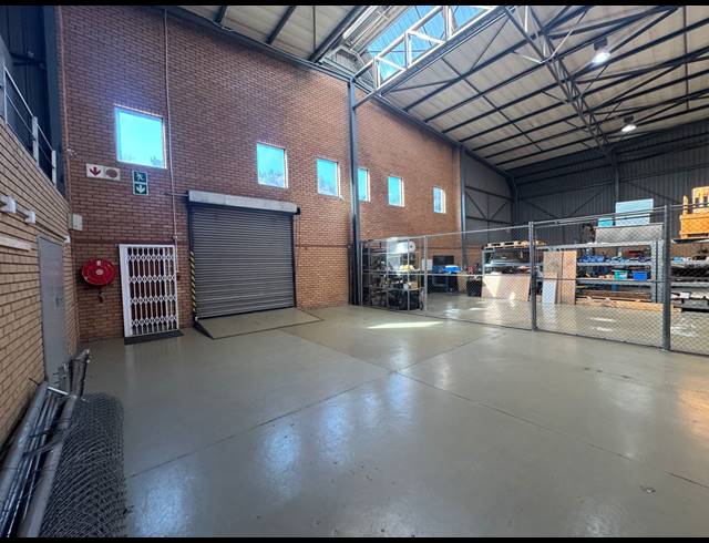 985M² WAREHOUSE TO LET IN LINBRO PARK